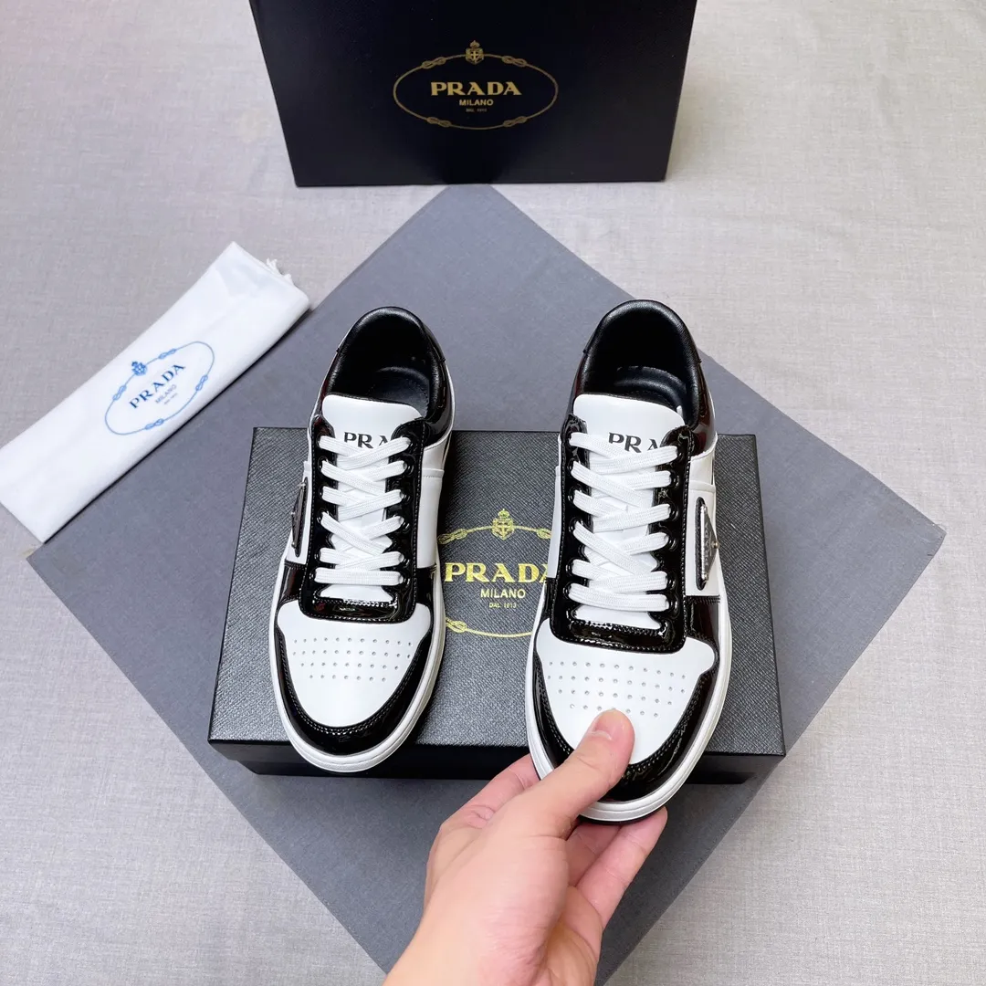 P380 Prada Prada's new men's leather sneakers, the highest version on the market, any comparison is welcome🆚! The original leather has excellent texture and is super high-end! Fetal sheep net lining imported from Italy, removable pad! Luxurious materials and fine workmanship, highly recommended! Code number 38-45 No. 058